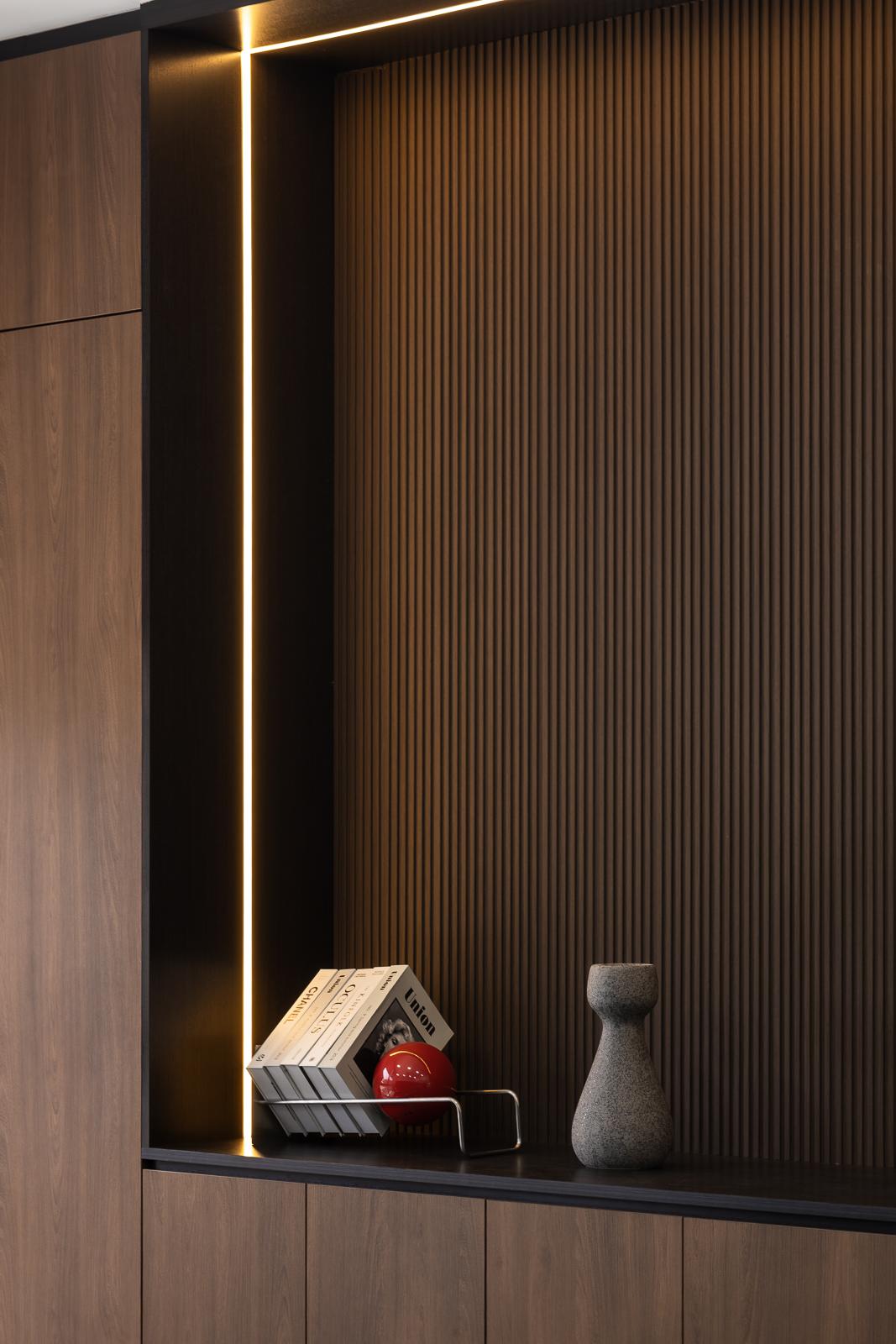 Modern Office with Bookshelf and Desk