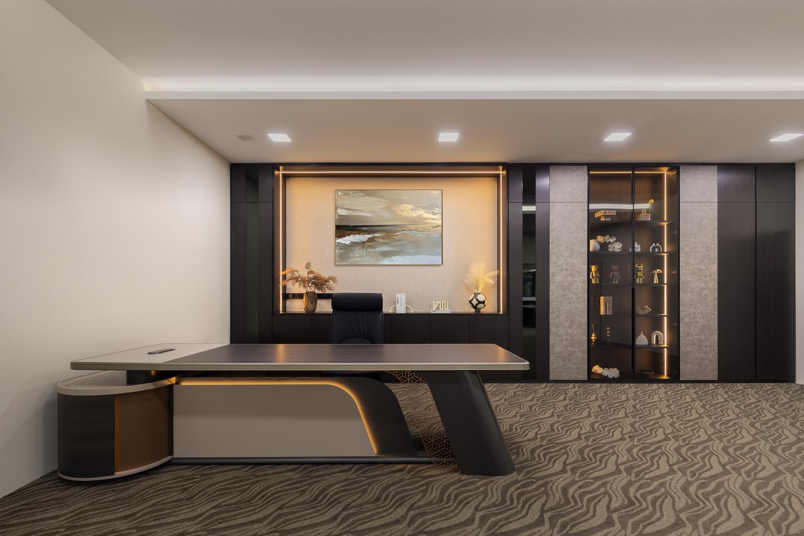 Modern Office with Bookshelf and Desk