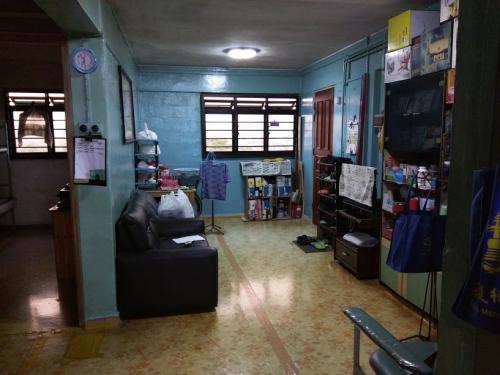 Asian Living Room at 305 Clementi Avenue 4