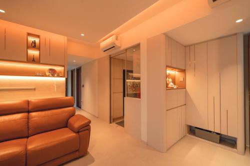 Contemporary Entryway at Waterbay