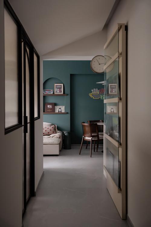 Vintage Hallway at 323B Tengah Drive