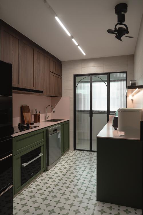 Vintage Kitchen at 323B Tengah Drive
