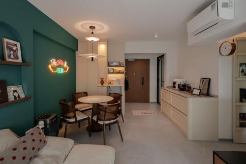 Vintage Dining Room at 323B Tengah Drive