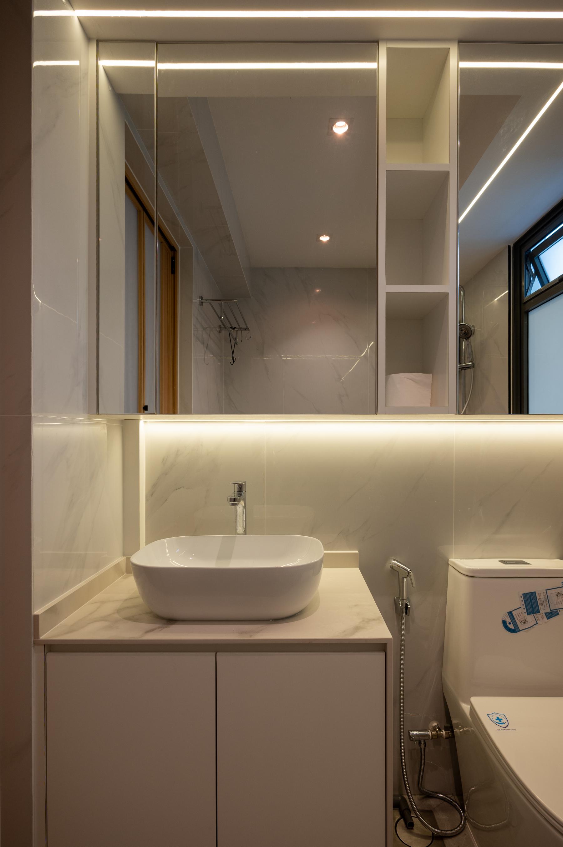 Modern Bathroom with Mirror and Bathroom Mirrors