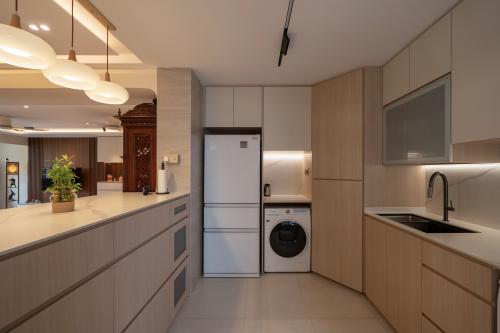 Modern Kitchen at 532 Pasir Ris Drive 1