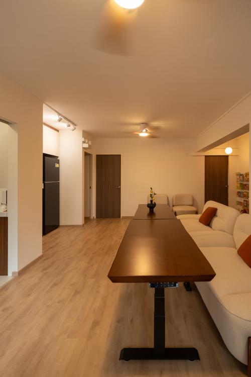 Modern Living Room at Blk 442 Sin Ming Ave