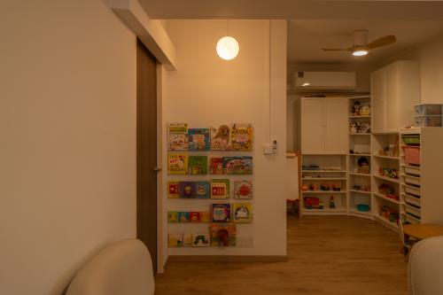 Modern Living Room at Blk 442 Sin Ming Ave