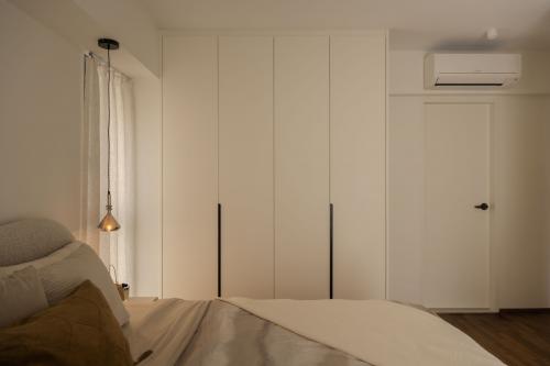 Contemporary Bedroom at Pinnacle @ Duxton II