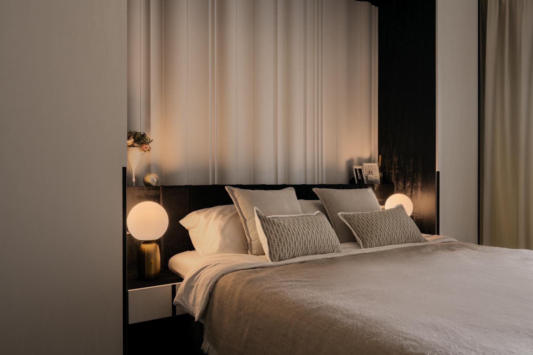 Modern Bedroom with Feature Wall and Wardrobe