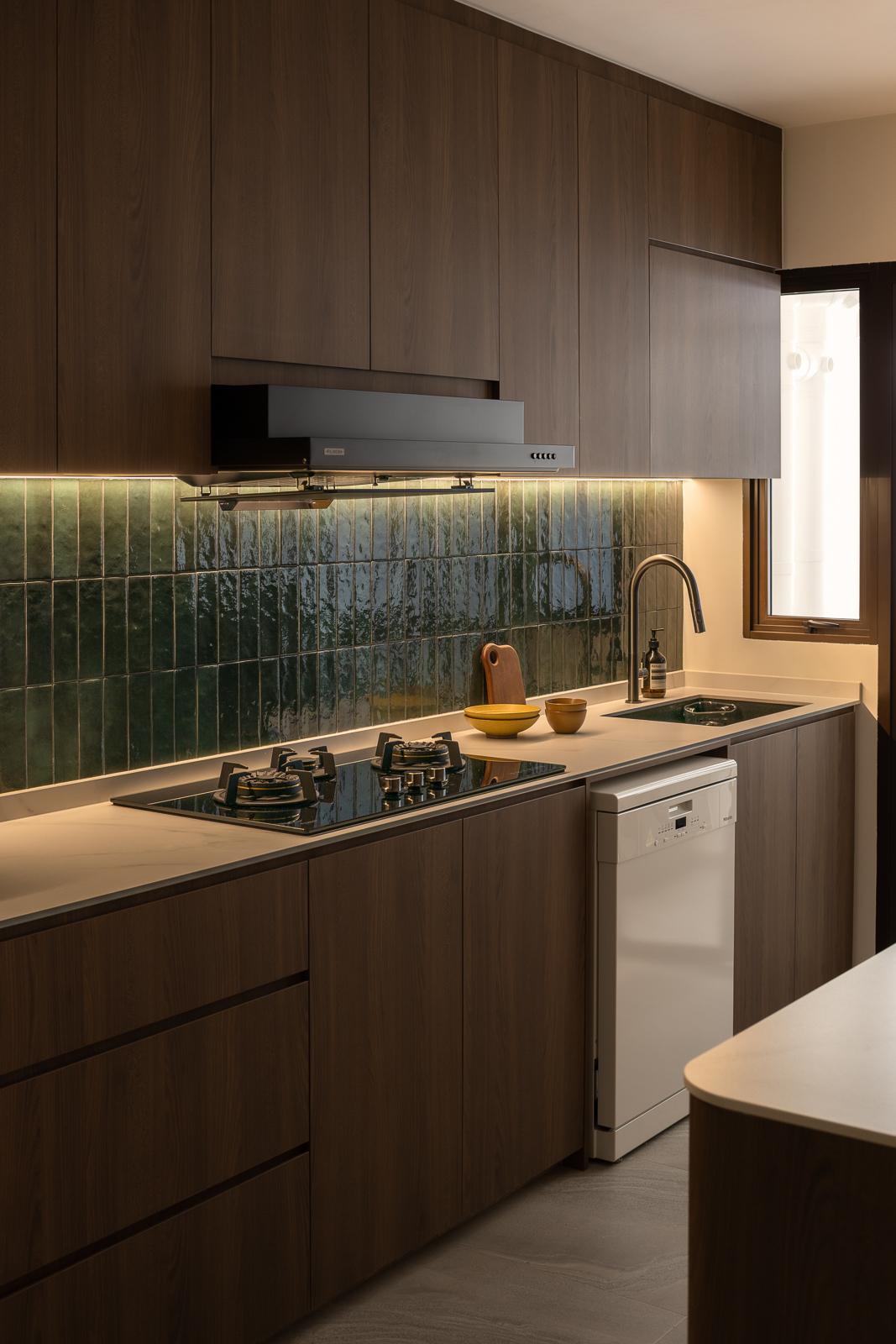 Transitional Kitchen with Countertop and Kitchen Backsplash