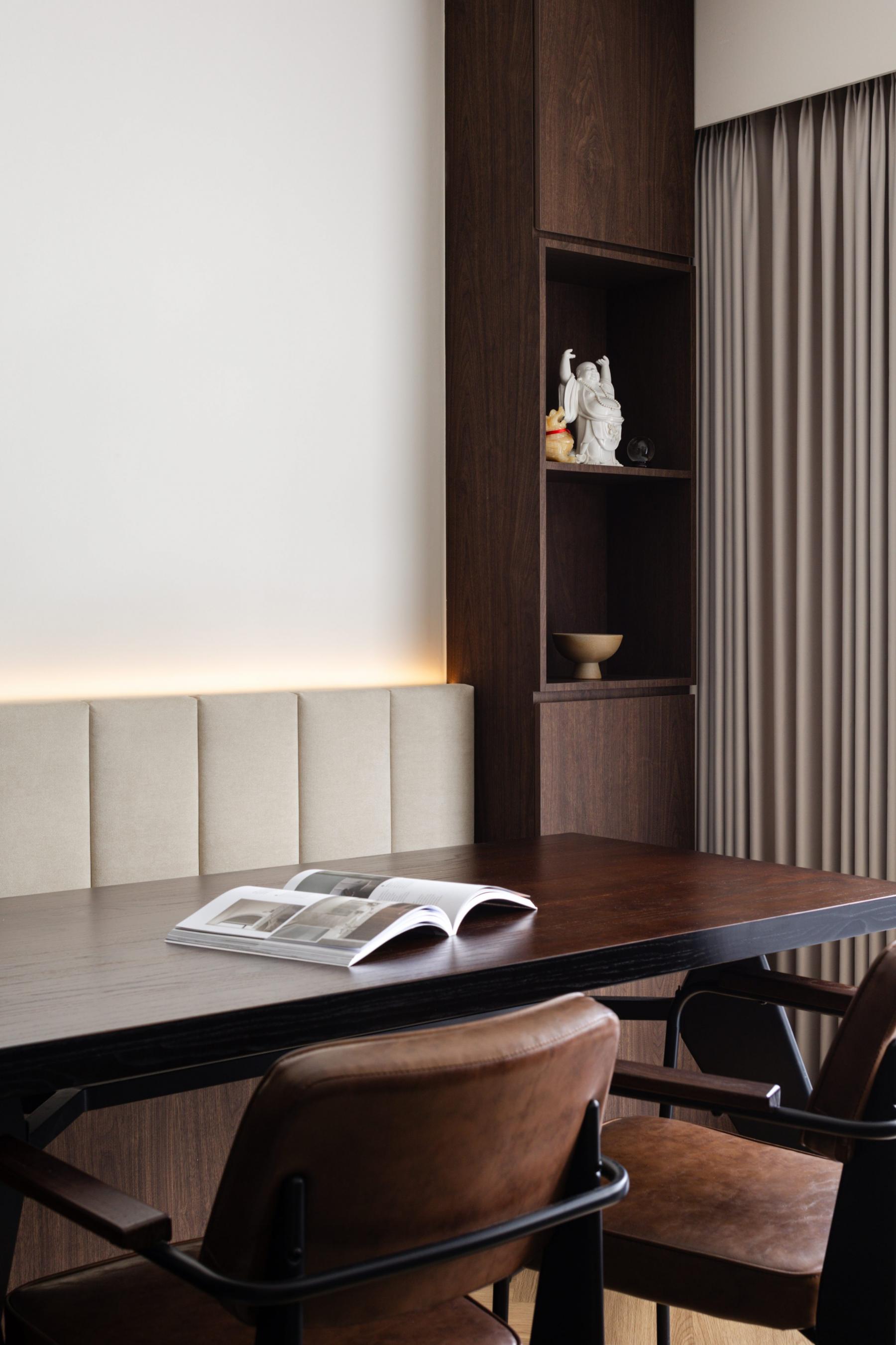 Modern Dining Room with Dining Table and Seating Bench