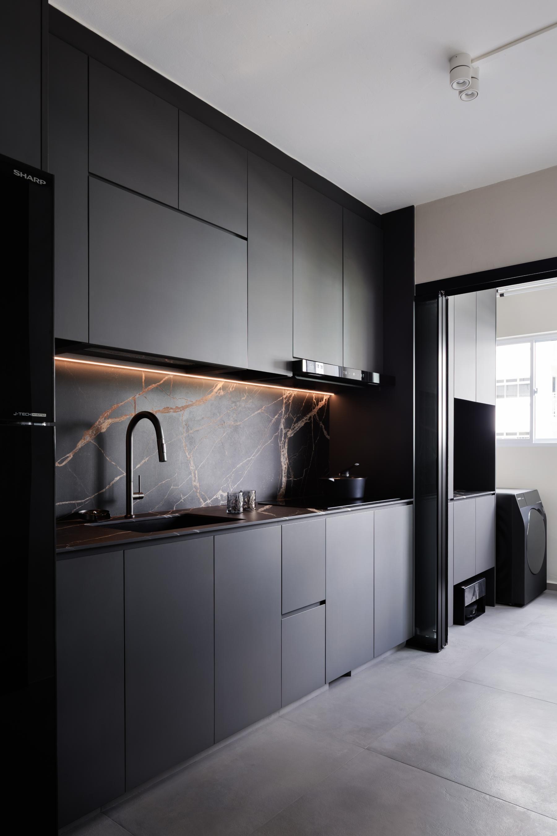 Contemporary Kitchen with Countertop and Homogeneous Tiles