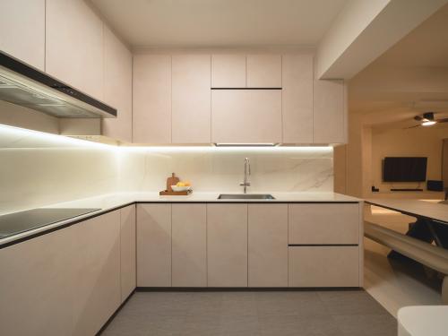 Minimalist Kitchen at Punggol Point Cove