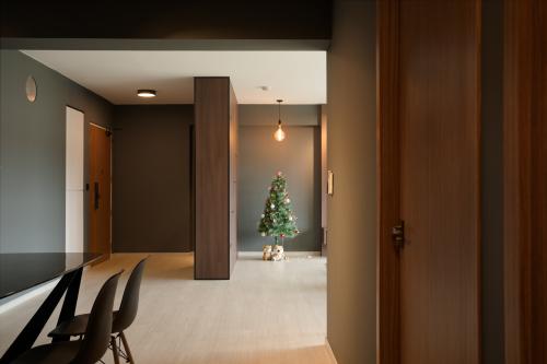 Modern Hallway at 437A Bukit Batok