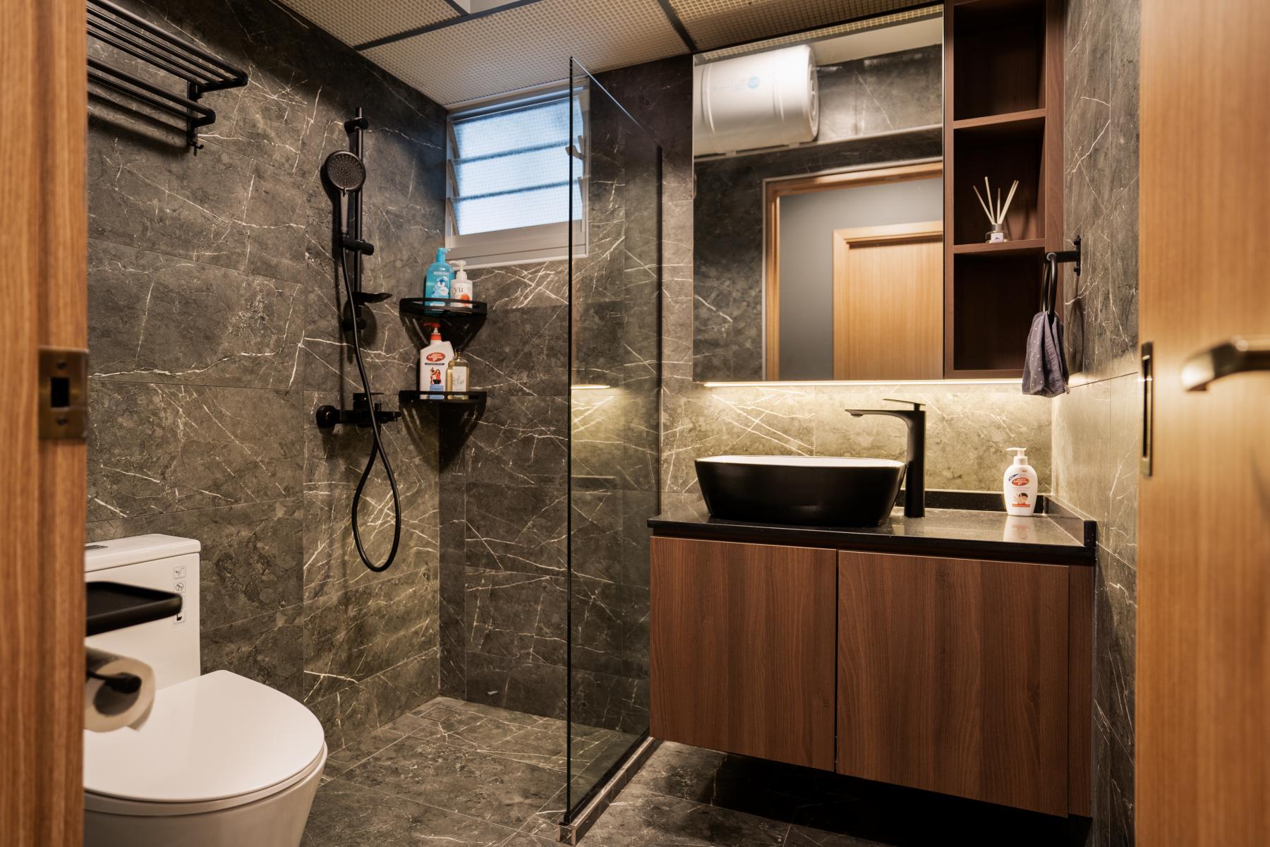 Modern Bathroom with Marble Floor and Mirror