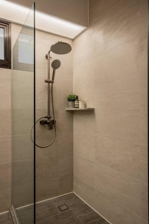 Modern Bathroom at 114B Plantation Crescent