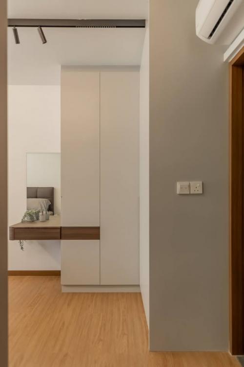 Modern Bedroom at 114B Plantation Crescent