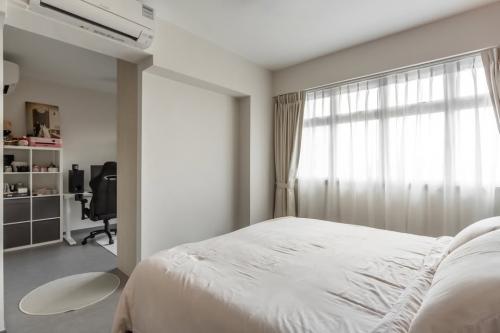 Modern Home Office at Rivervale Crescent (Blk 163C)
