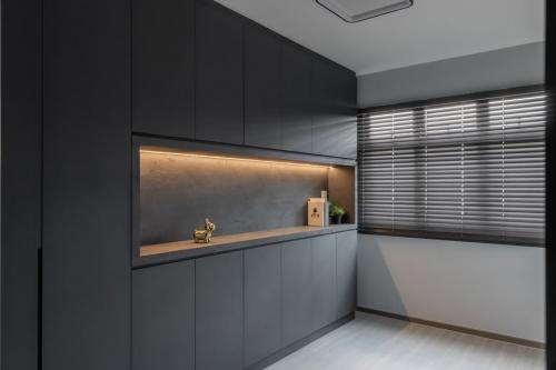 Contemporary Foyer at 453C Fernvale Road