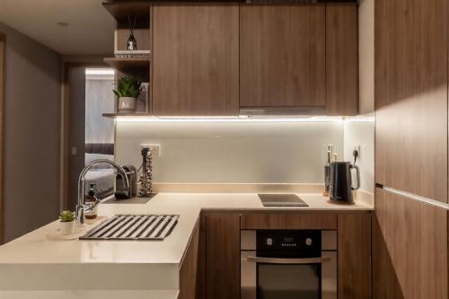Modern Kitchen at 6 Choa Chu Kang Grove