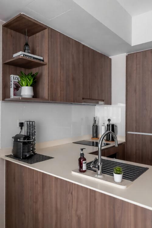 Modern Kitchen at 6 Choa Chu Kang Grove