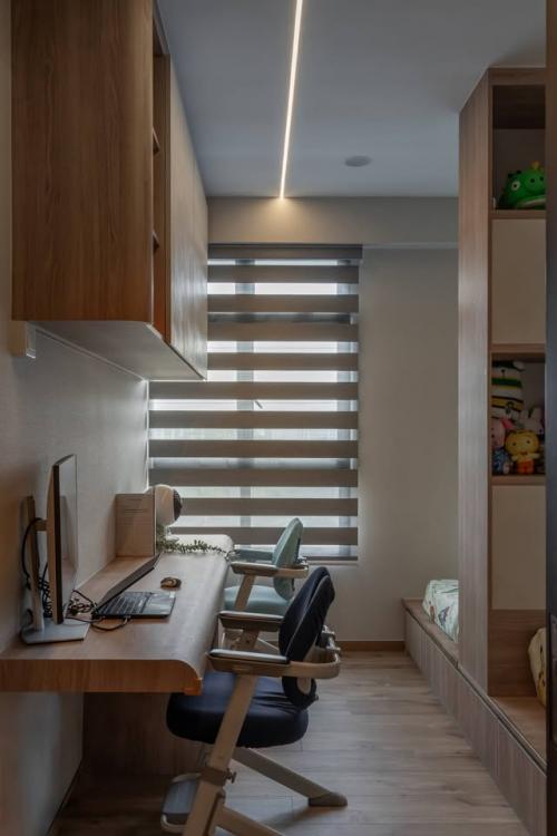Modern Home Office at 114A Plantation Crescent