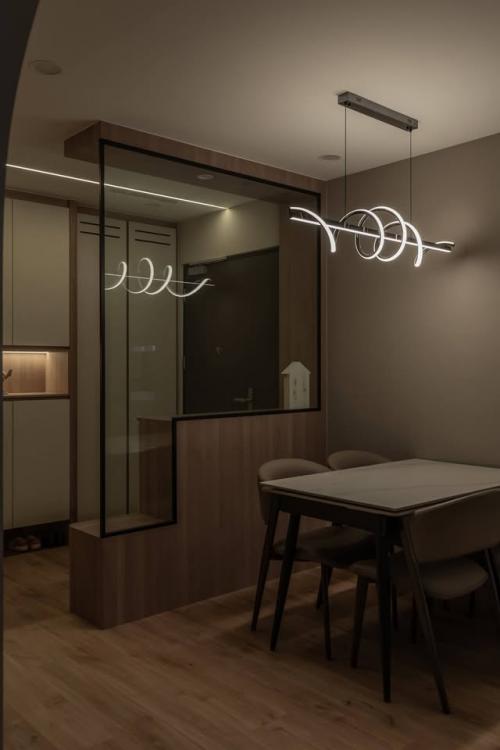 Modern Dining Room at 114A Plantation Crescent