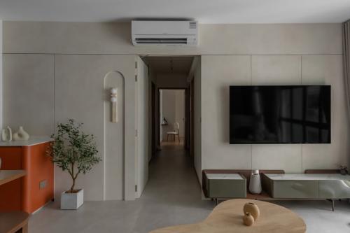 Modern Living Room at 466A Fernvale Road