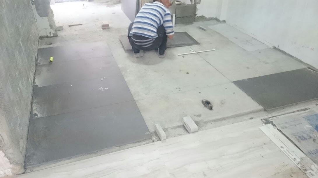 Asian Kitchen with Vinyl Flooring and Homogeneous Tiles