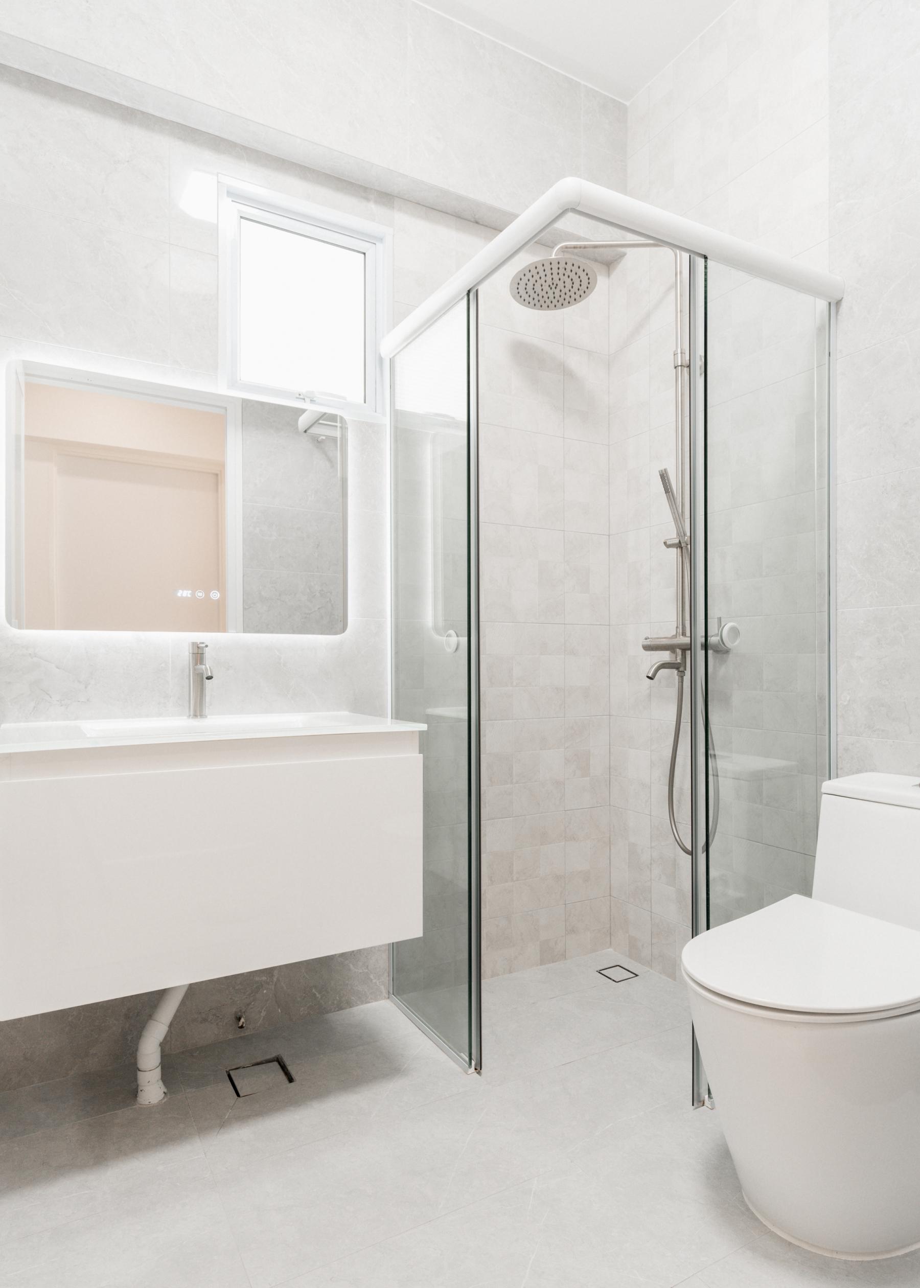Contemporary Bathroom with Mirror and Shower Screen