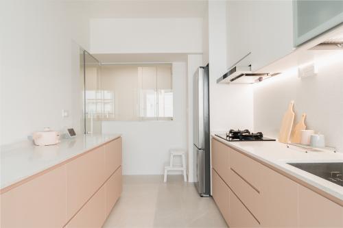 Contemporary Kitchen at 527A Pasir Ris