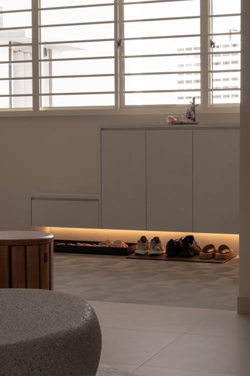Modern Foyer at 520 Jurong West