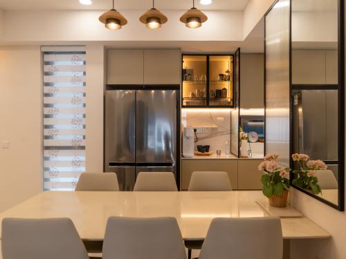 Contemporary Pantry at Riverbak Fernvale
