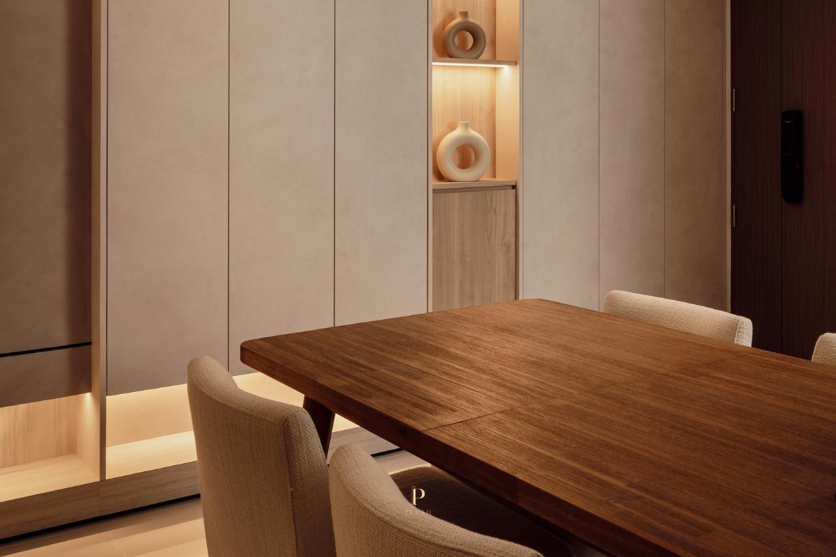 Minimalist Dining Room with Cove Lighting and Dining Table