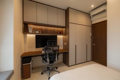 Modern Bedroom at Ris Grandeur