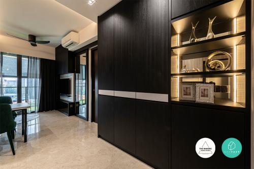Contemporary Hallway at Botanique at Bartley
