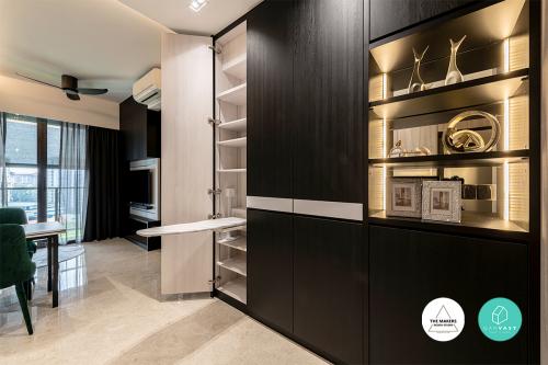 Contemporary Hallway at Botanique at Bartley