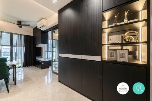 Contemporary Hallway at Botanique at Bartley