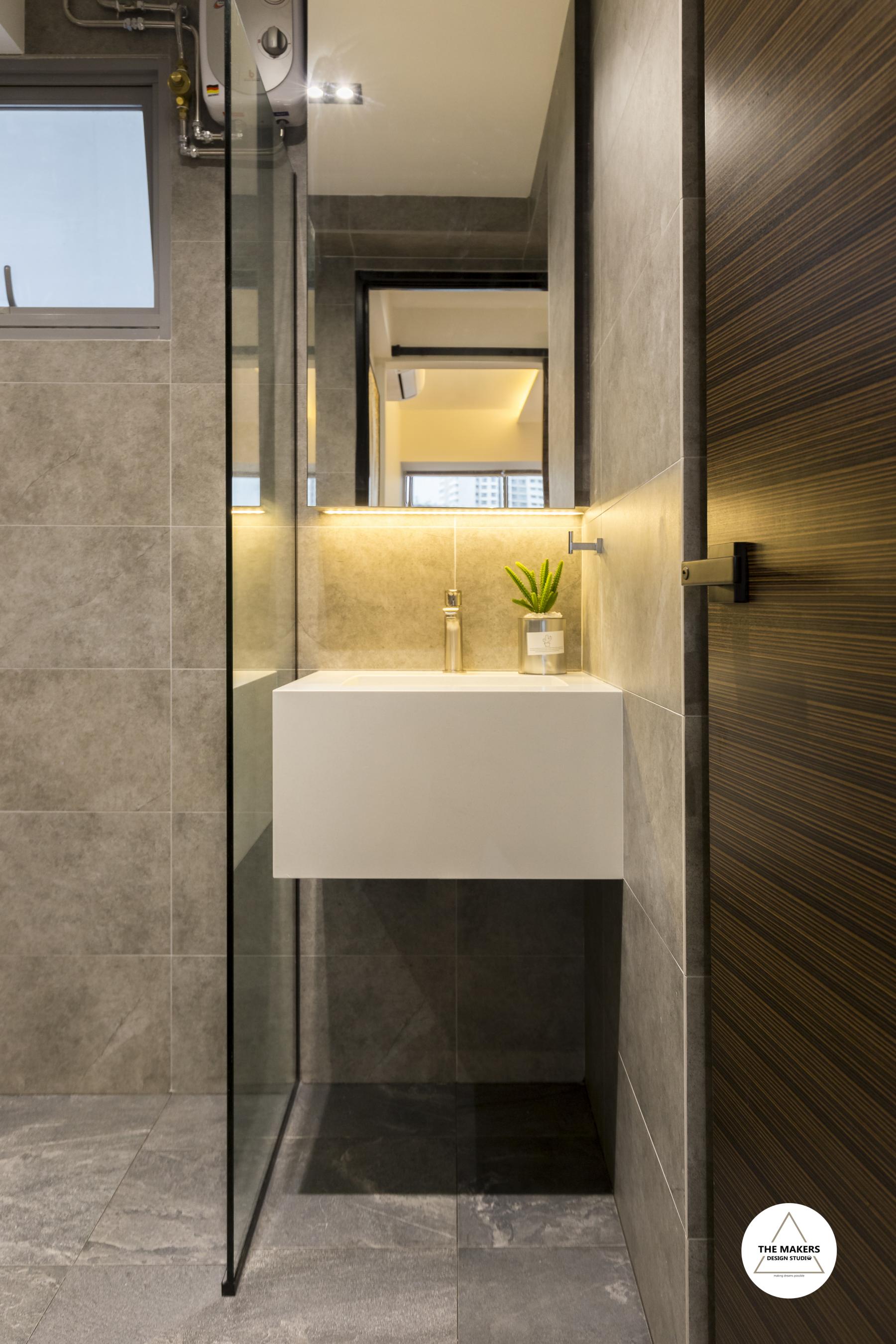 Contemporary Bathroom with Mirror and Bathroom Storage