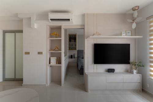 Modern Living Room at Plantation Crescent (Block 112B)