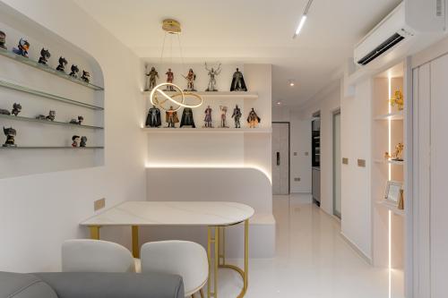 Modern Dining Room at Plantation Crescent (Block 112B)