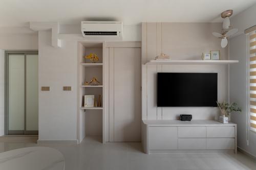 Modern Living Room at Plantation Crescent (Block 112B)