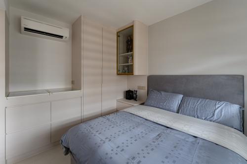 Modern Bedroom at Plantation Crescent (Block 112B)