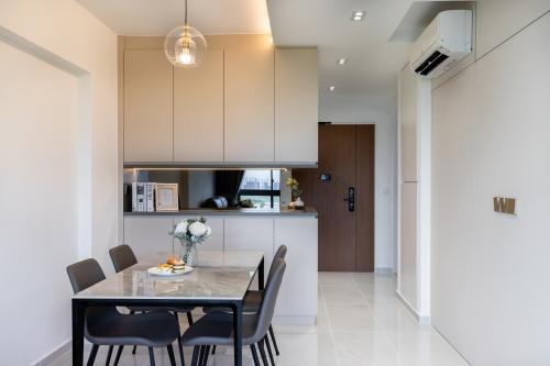 Modern Foyer at Punggol Drive (Block 653C)