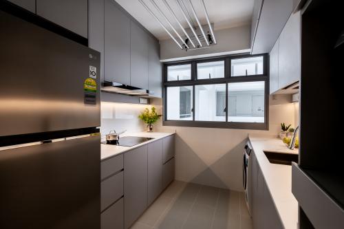 Modern Kitchen at Punggol Drive (Block 653C)