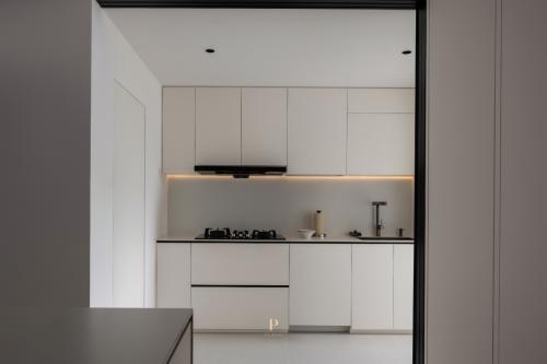 Minimalist Kitchen at 787D Woodlands Crescent