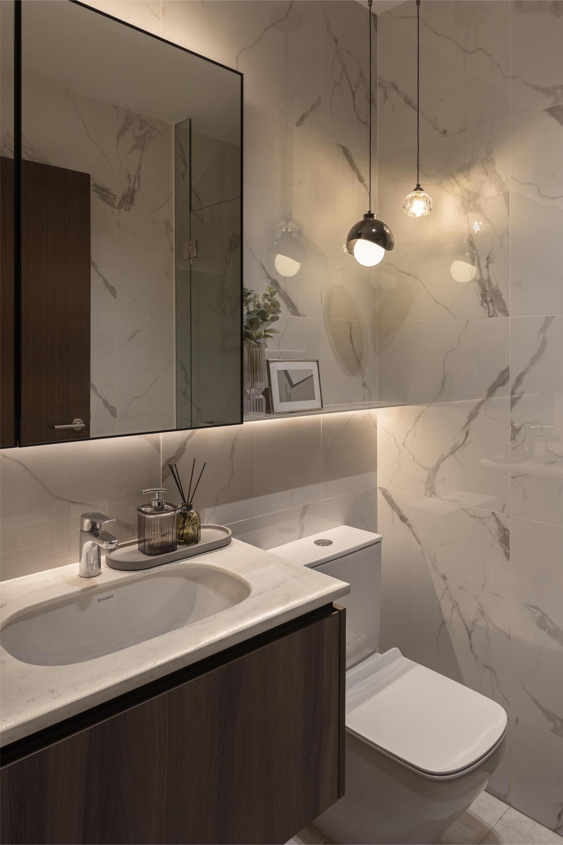 Modern Bathroom with Bathroom Storage and Toilet Bowl