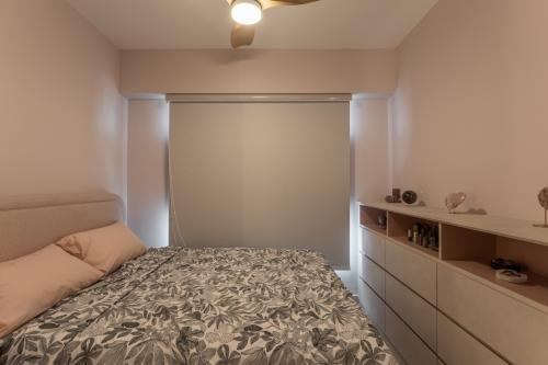 Contemporary Bedroom at 119A Alkaff Crescent