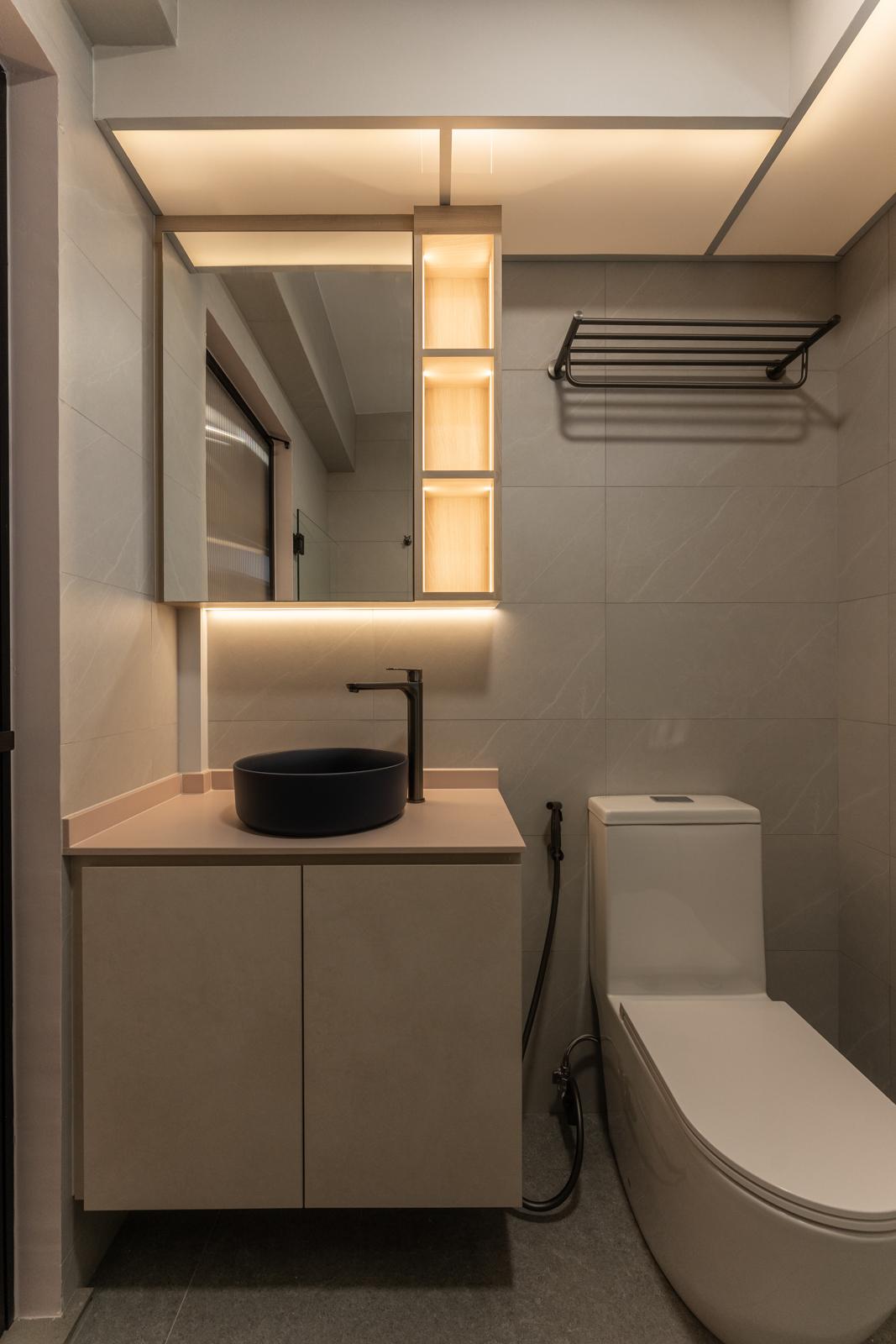 Contemporary Bathroom with Countertop and Shower Screen