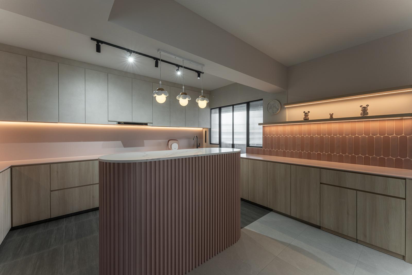 Contemporary Kitchen with Countertop and Homogeneous Tiles